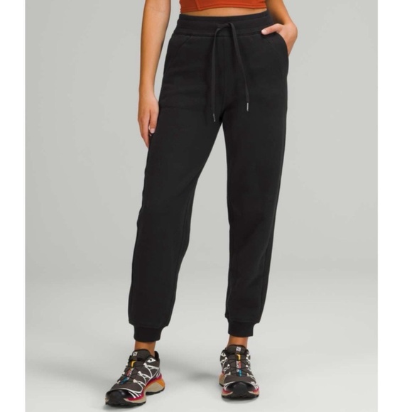 lululemon athletica Pants - Lululemon Scuba Hogger Pants High Rise Relaxed Black Size 12 NWT